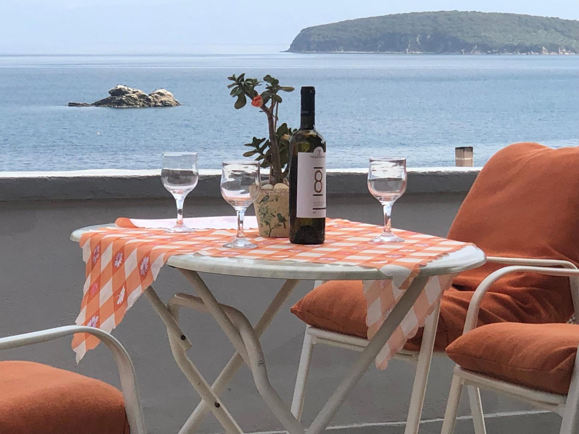 Nikos Appartement *